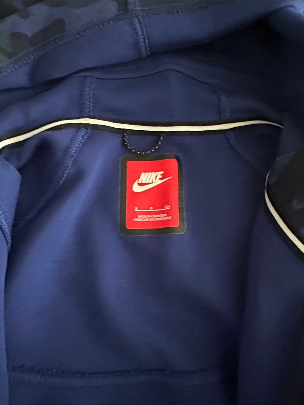 Nike Women's Blue Hooded Full-Zip Sweatshirt - Picture 2 of 3